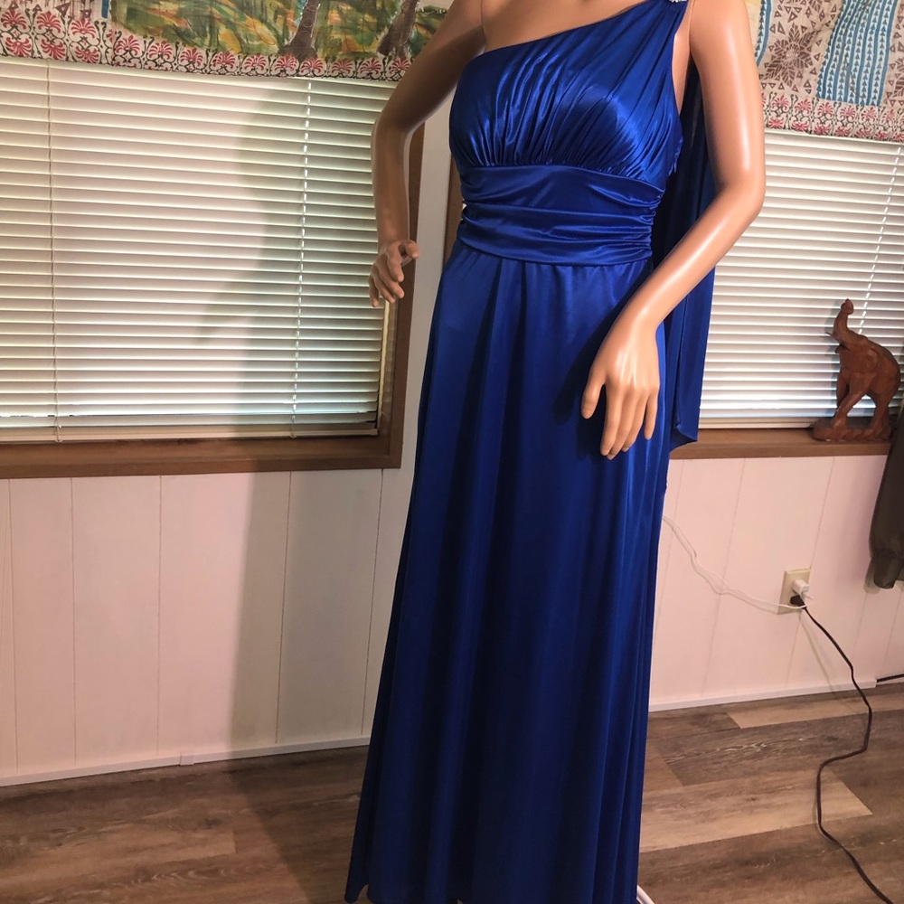 Elegant blue evening dress with one shoulder and rhinestone accent.